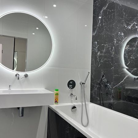 ריבנה Віп Апартаменти В Районі Автовокзалужк Great House,Жк Арена,Поблизу Обласноі Лікарні מראה חיצוני תמונה